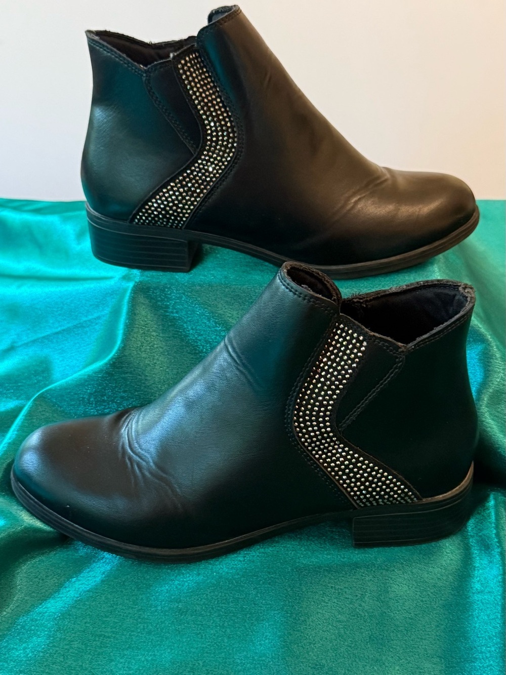 Kelly & Katie Black Ankle Boots with Studded Rhinestones and elastic panels SZ 4